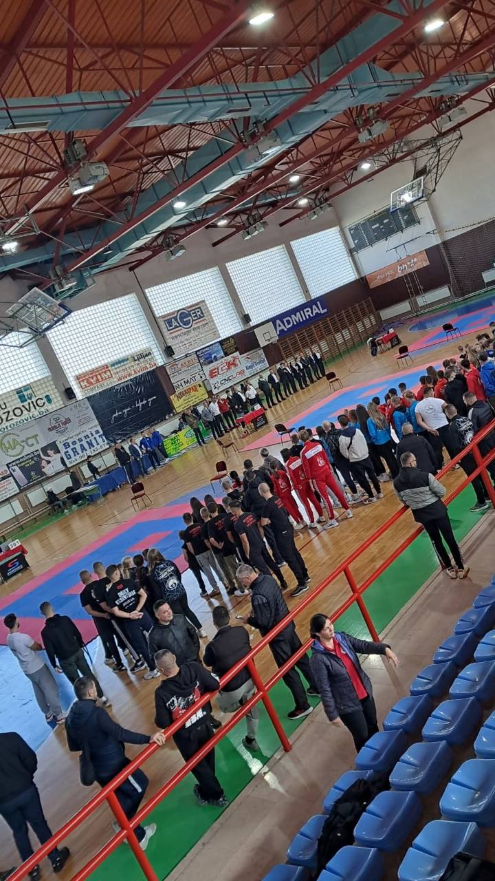 Učesnici turnira u sportskoj dvorani u Sanskom Mostu